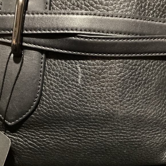 Elegant Black Leather Handbag - Picture 12 of 15